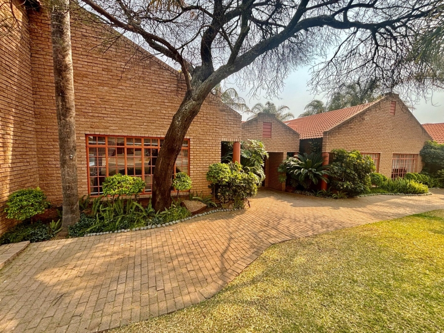 5 Bedroom Property for Sale in Wilkoppies North West